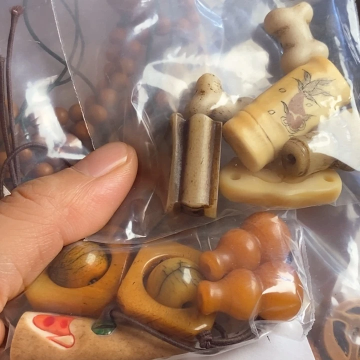 爱****配饰驼骨雕刻配饰一起好多样子