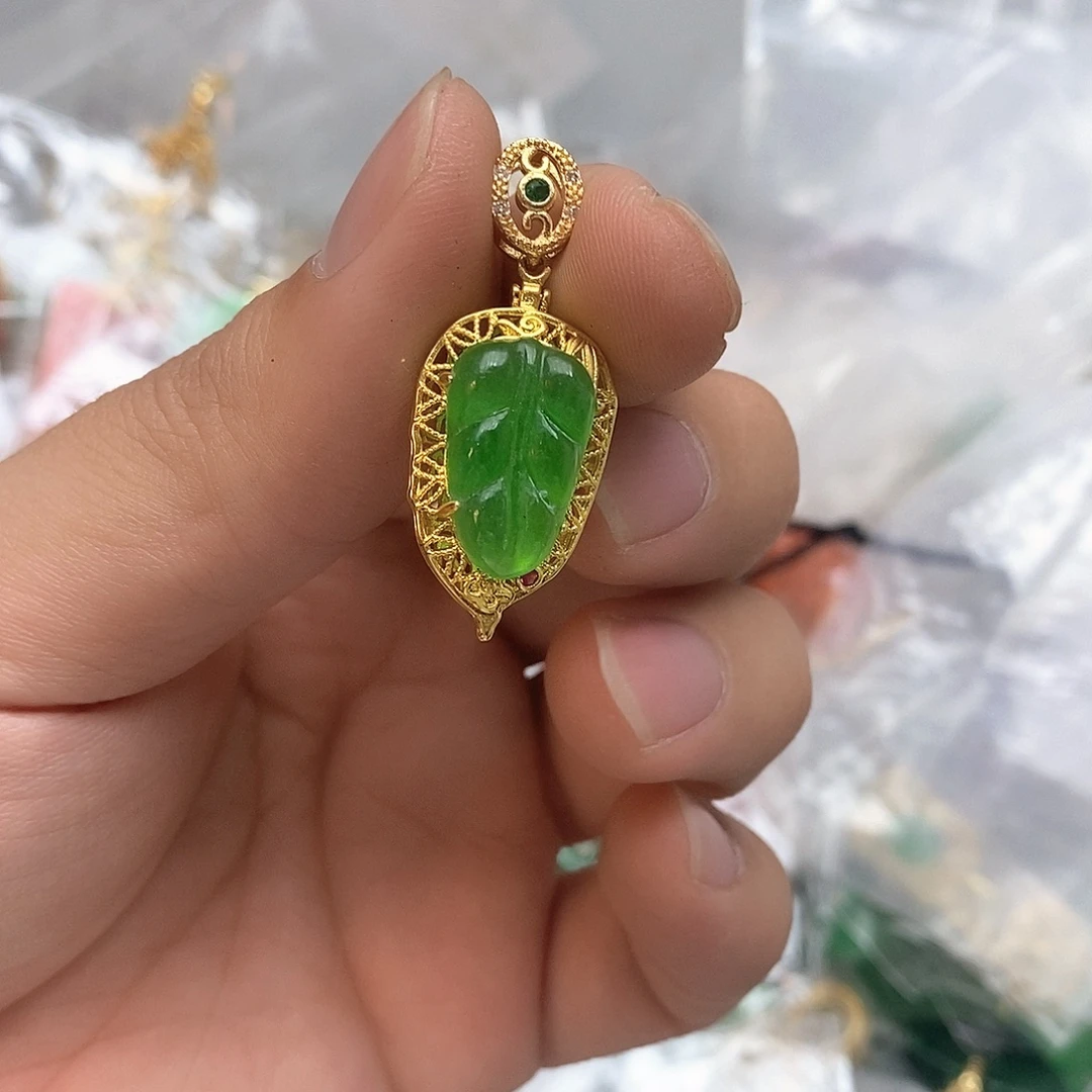 翡翠未镶嵌颈饰88