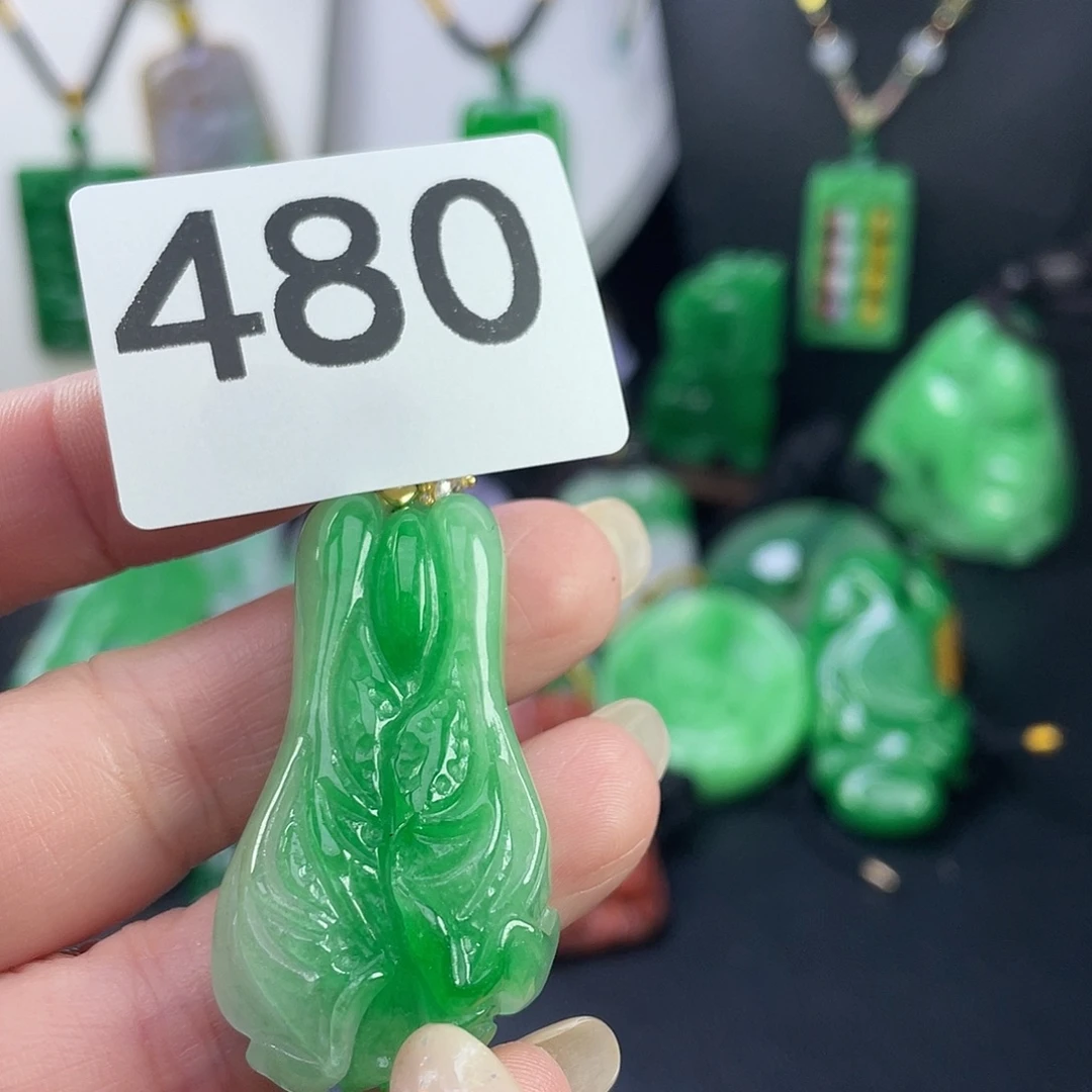 翡翠未镶嵌吊坠(赠链)