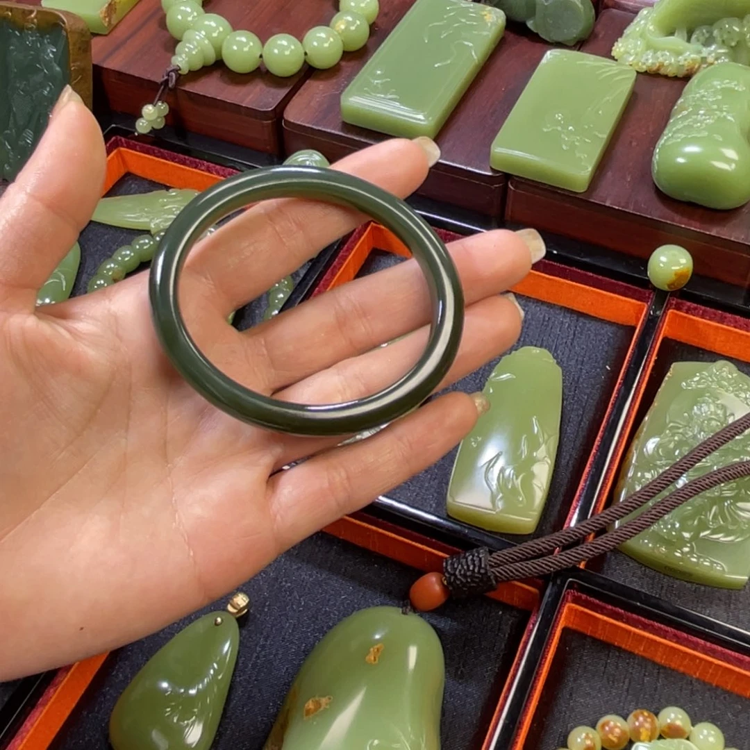 透闪石质玉未镶嵌发饰