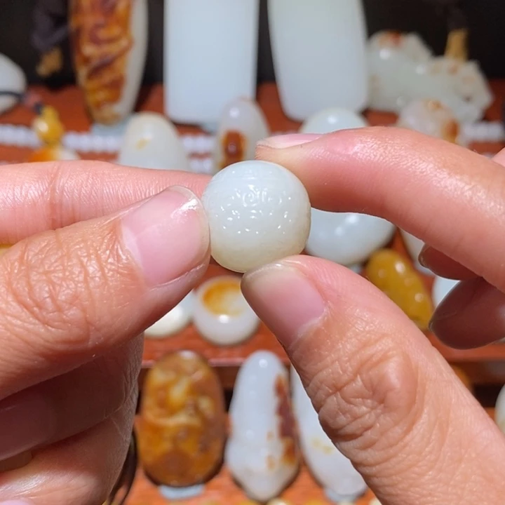 王***和田玉未镶嵌颈饰