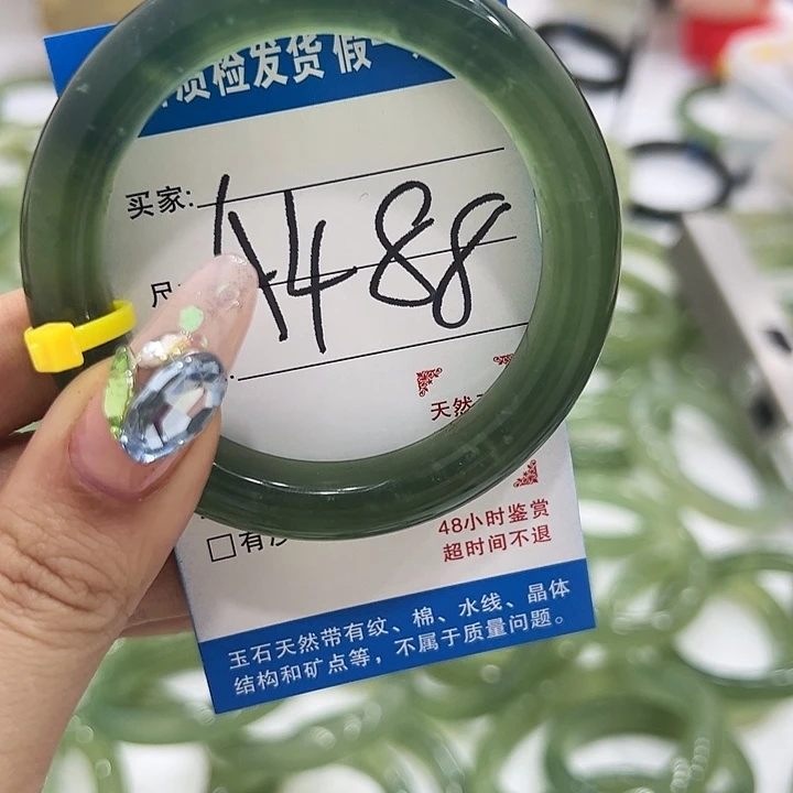 蔓***妮蛇纹石玉未镶嵌手镯