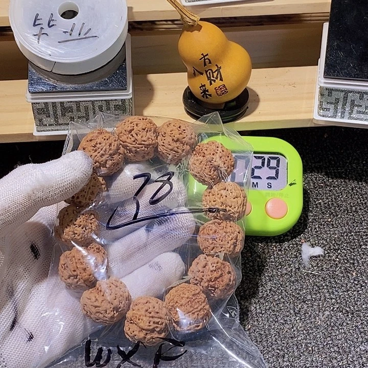 W***F吊坠金刚菩提我们就像两面国旗