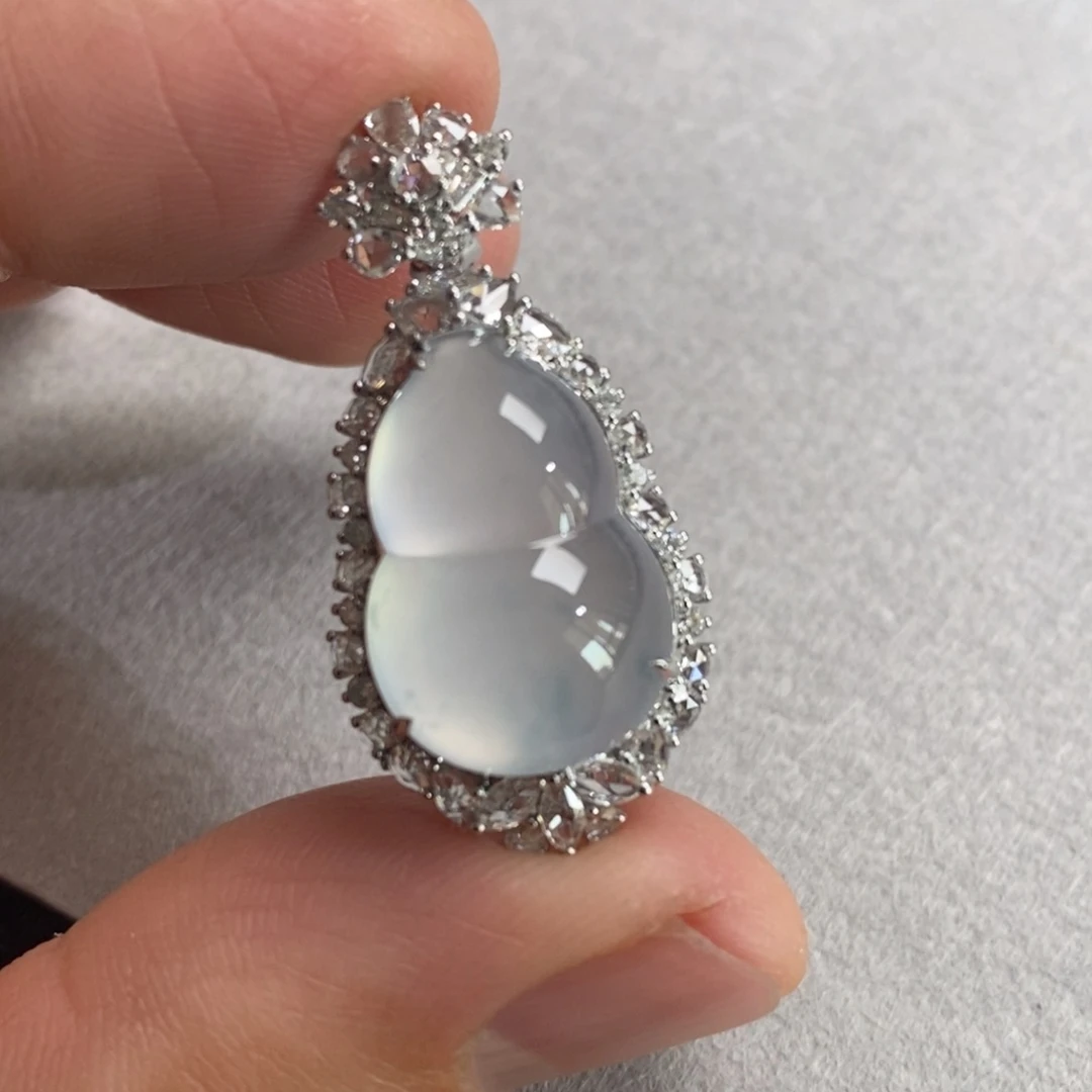 翡翠吊坠(不含链)18K金镶嵌葫芦