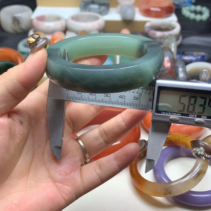 未镶嵌手镯石英质玉