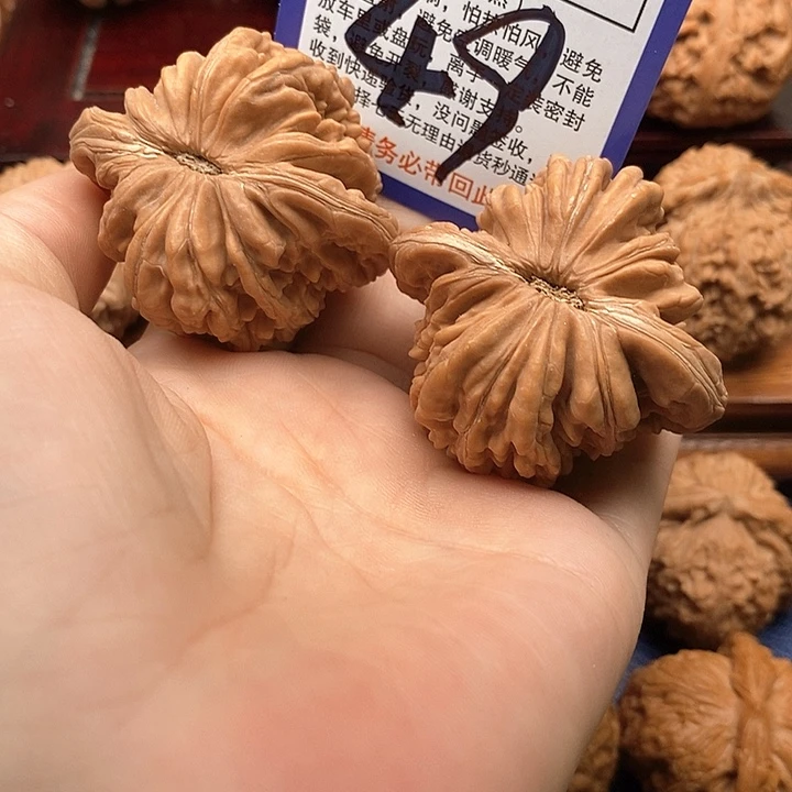 吊坠桃核四座楼狮子头47