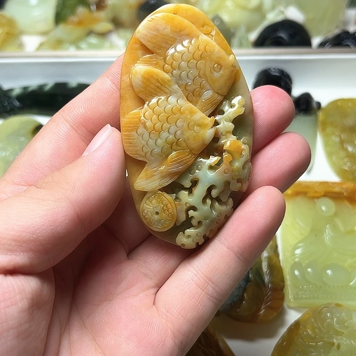 未镶嵌蛇纹石玉颈饰