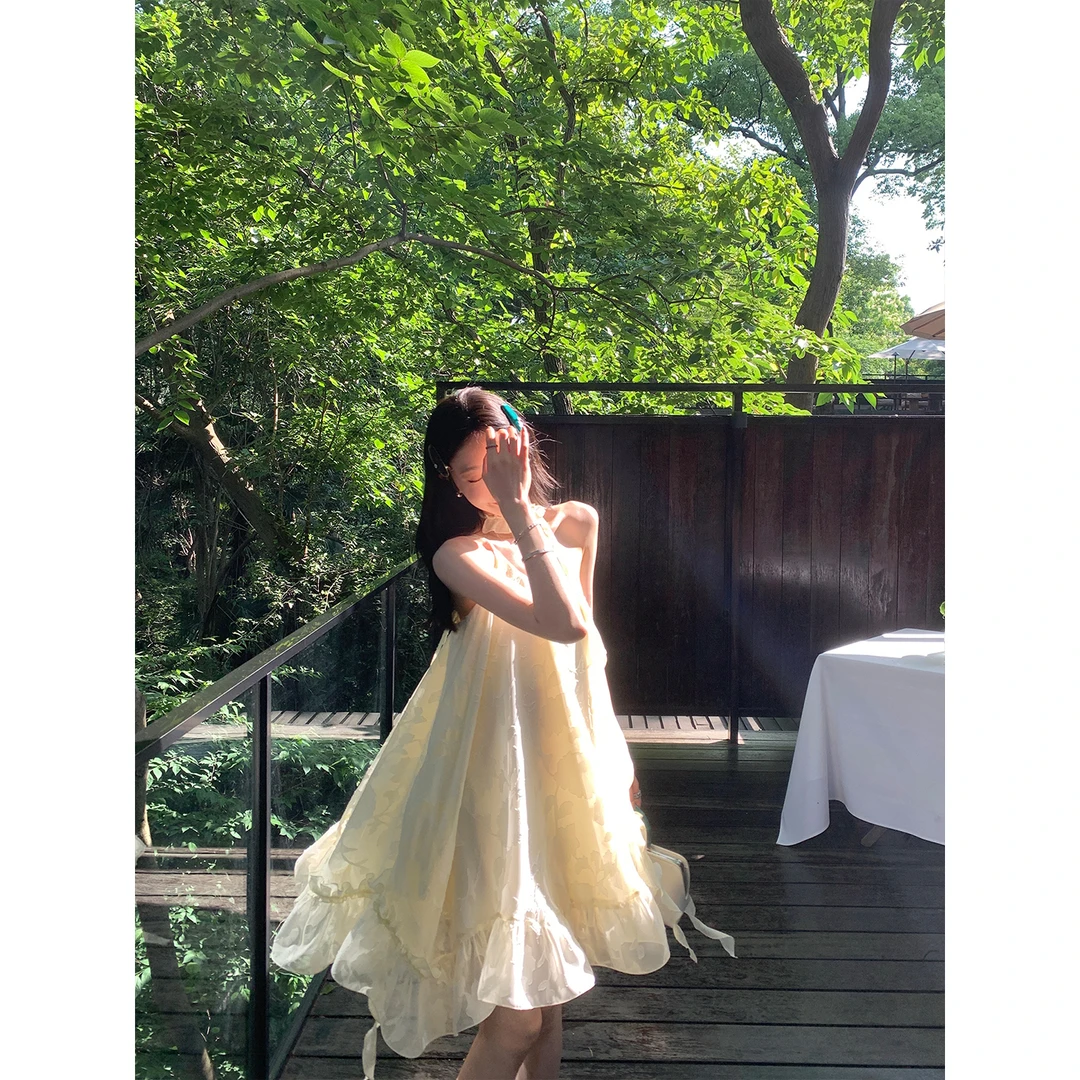 区区欧阳 荷叶边吊带连衣裙女夏季新款蓬蓬短裙辣妹无袖裙子