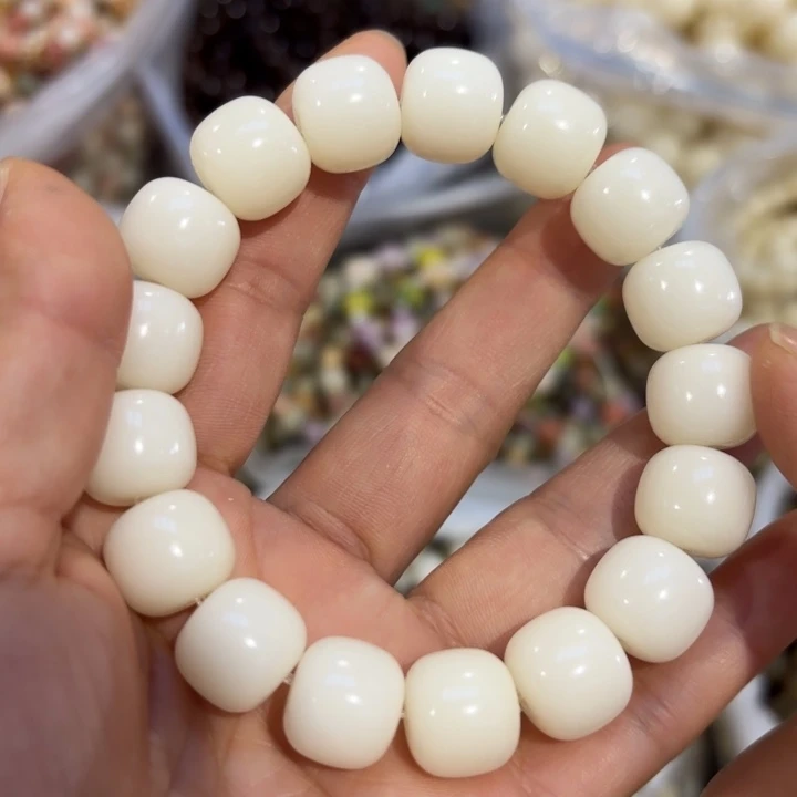 紫金鼠吊坠14白玉手串全品精选