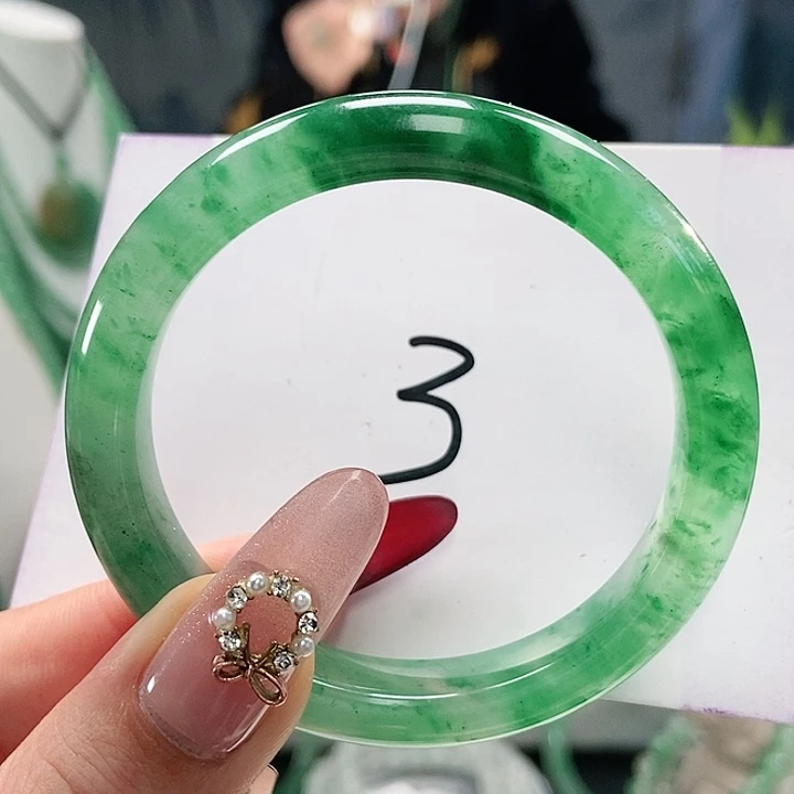 石英质玉手镯未镶嵌天然A货非洲翠手镯