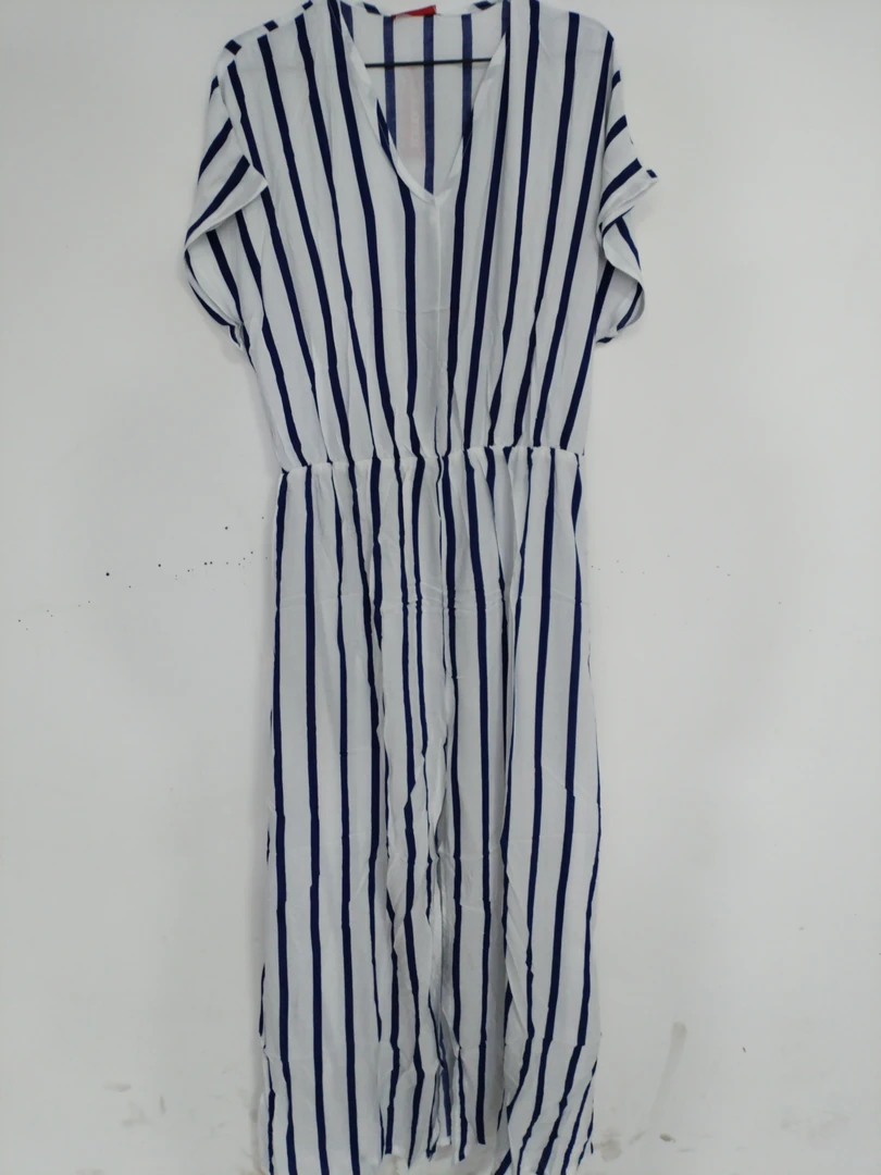 清风酷女郎广州白蓝条夏季前开叉连衣裙