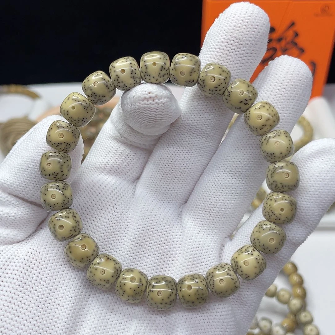 星月菩提吊坠03。10/9青花瓷黄金瞳月留白