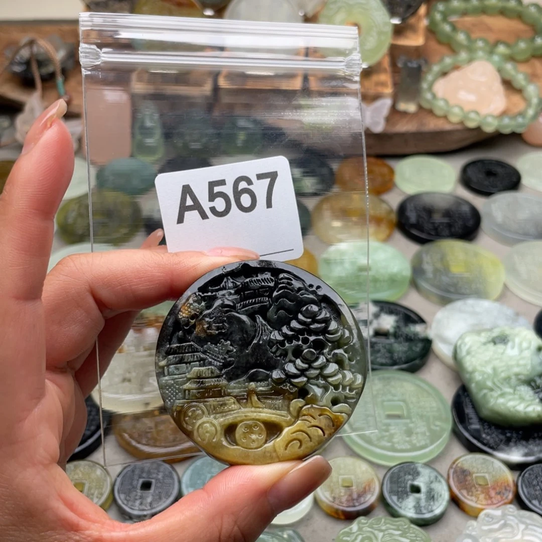 差***。蛇纹石玉未镶嵌颈饰