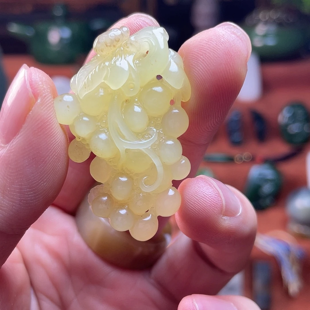 和田玉未镶嵌颈饰新疆若羌黄口多子多福吊坠带证书