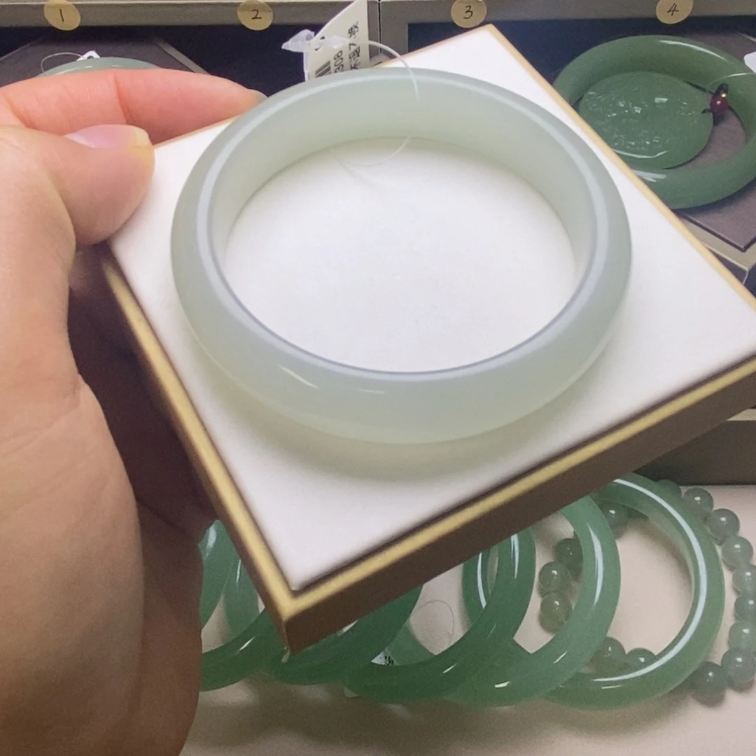 东陵石未镶嵌手镯