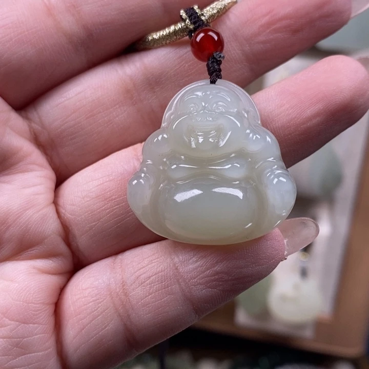 和田玉未镶嵌颈饰佛