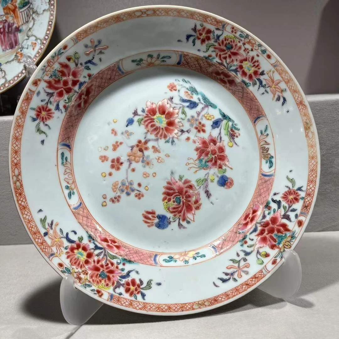 383 清 雍正 粉彩花卉赏盘