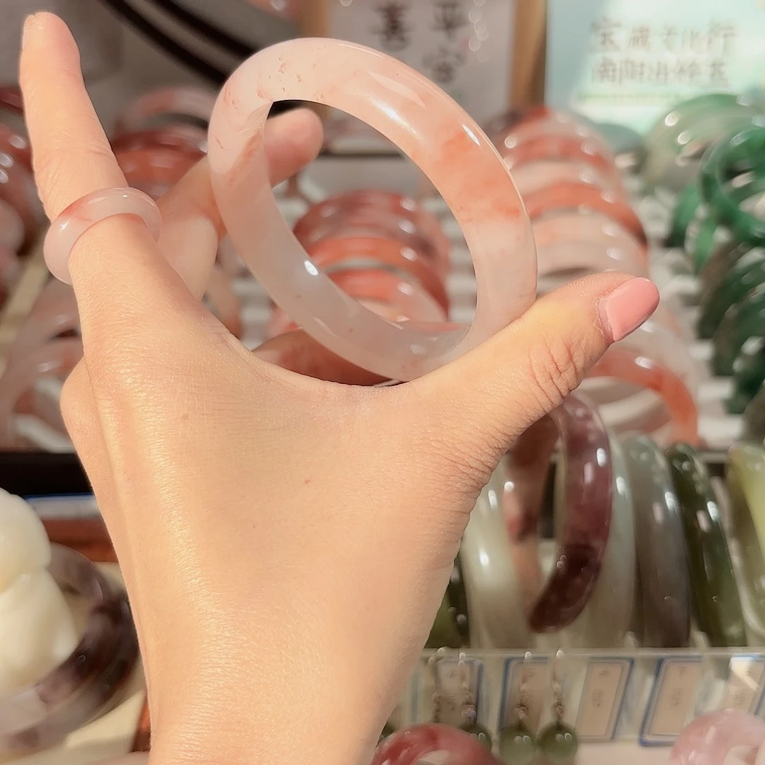 石英质玉手镯未镶嵌家***兴