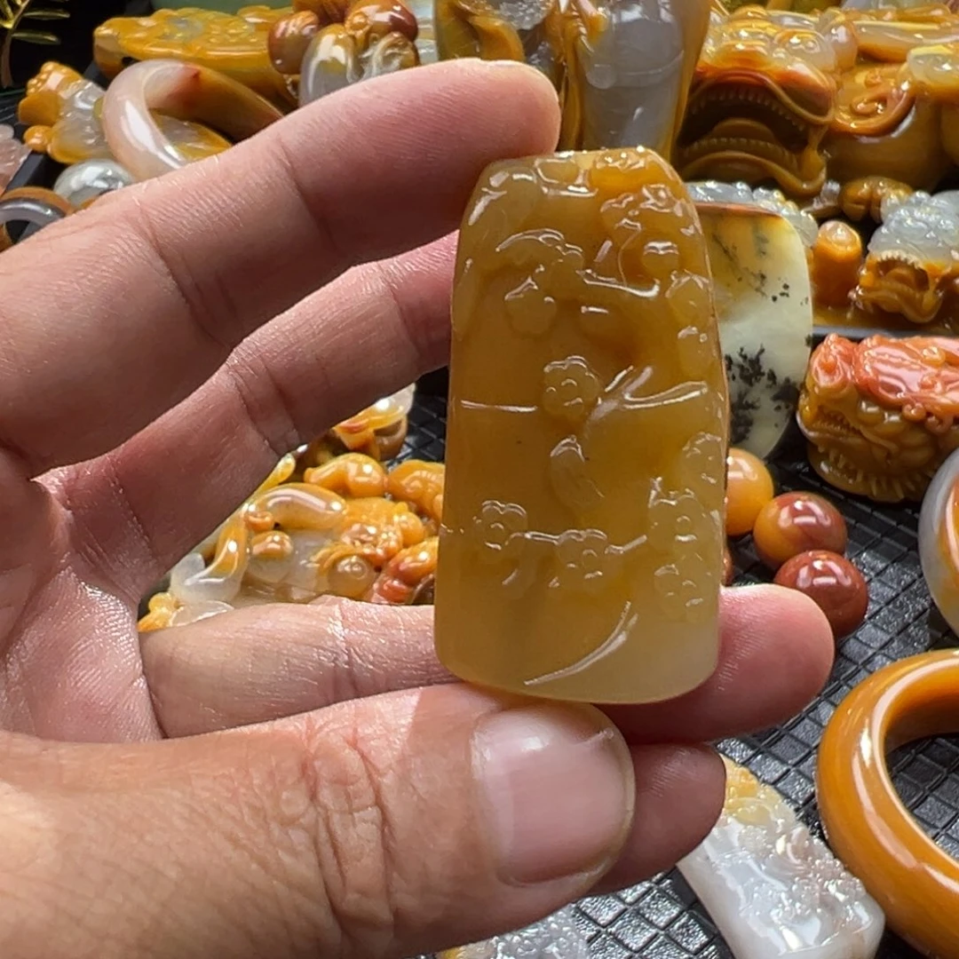 石英质玉未镶嵌颈饰