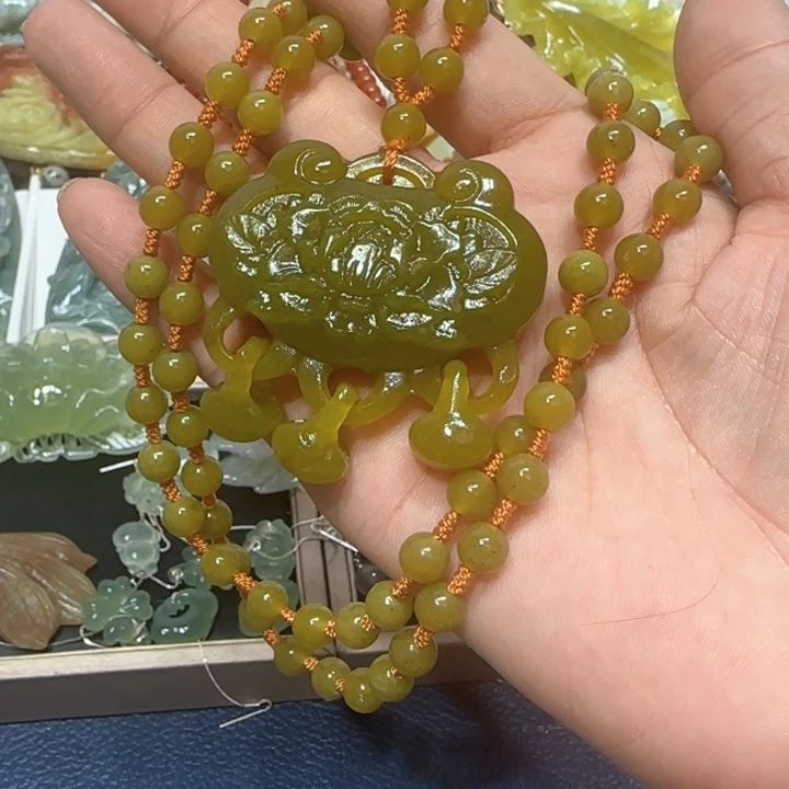蛇纹石玉未镶嵌吊坠