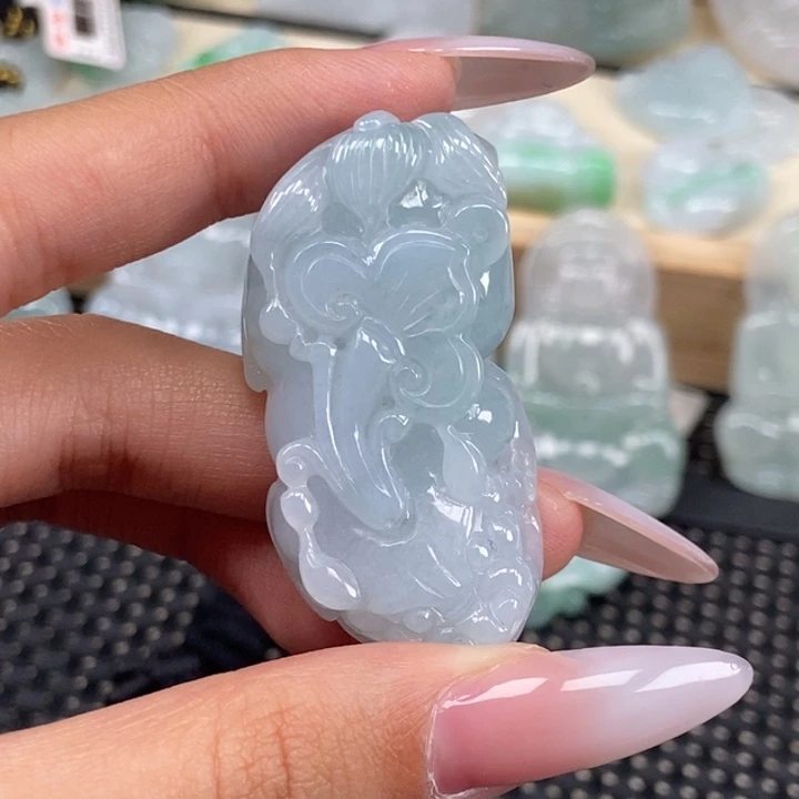 翡翠未镶嵌颈饰貔貅
