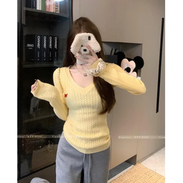 蝴蝶刺绣v领长袖针织衫女春季修身麻花内搭毛衣黄色紧身打底上衣