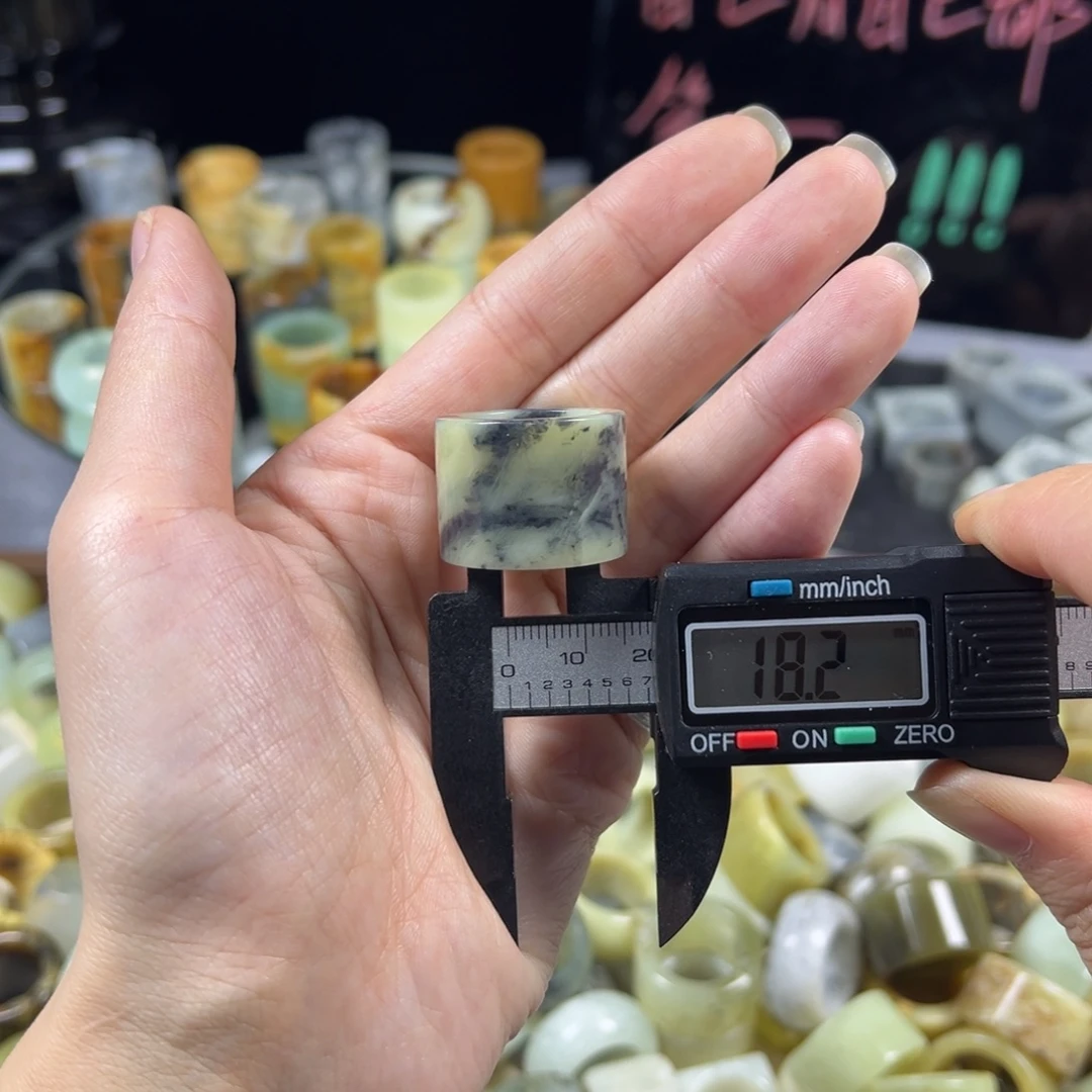 蛇纹石玉未镶嵌戒指