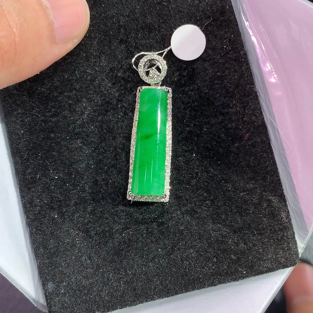 翡翠吊坠(赠链)18K金镶嵌