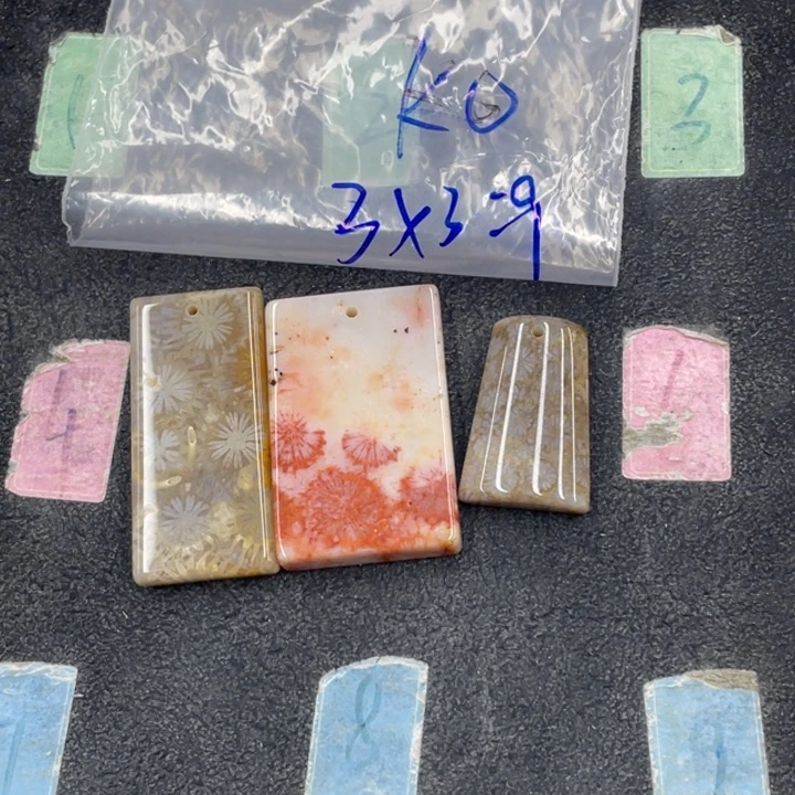 k***i硅化珊瑚（珊瑚玉）合金颈饰