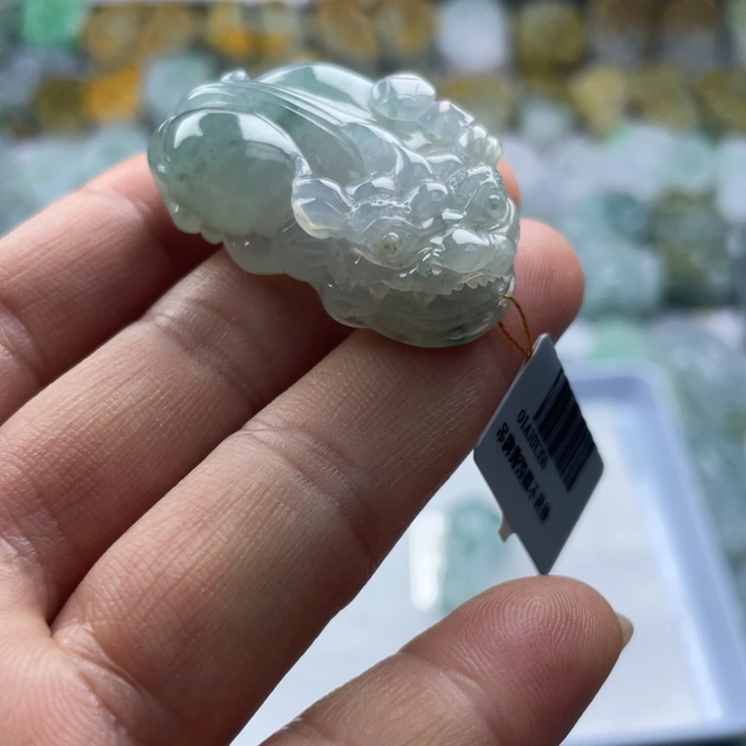 翡翠未镶嵌颈饰貔貅