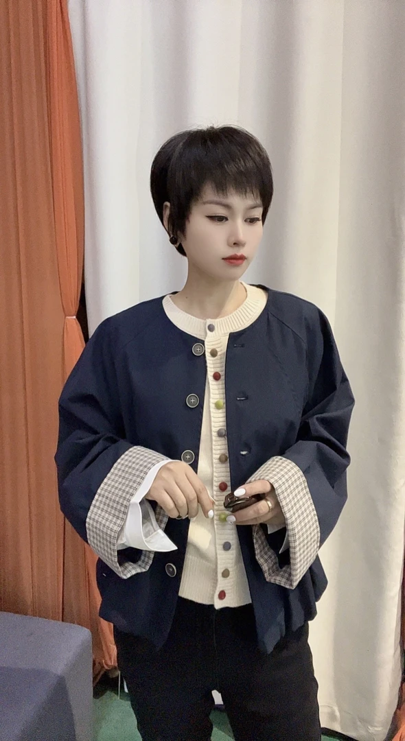 百搭宽松长袖时尚格子袖口拼接女短外套