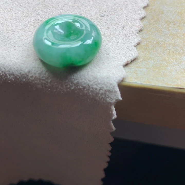 翡翠颈饰未镶嵌吊坠