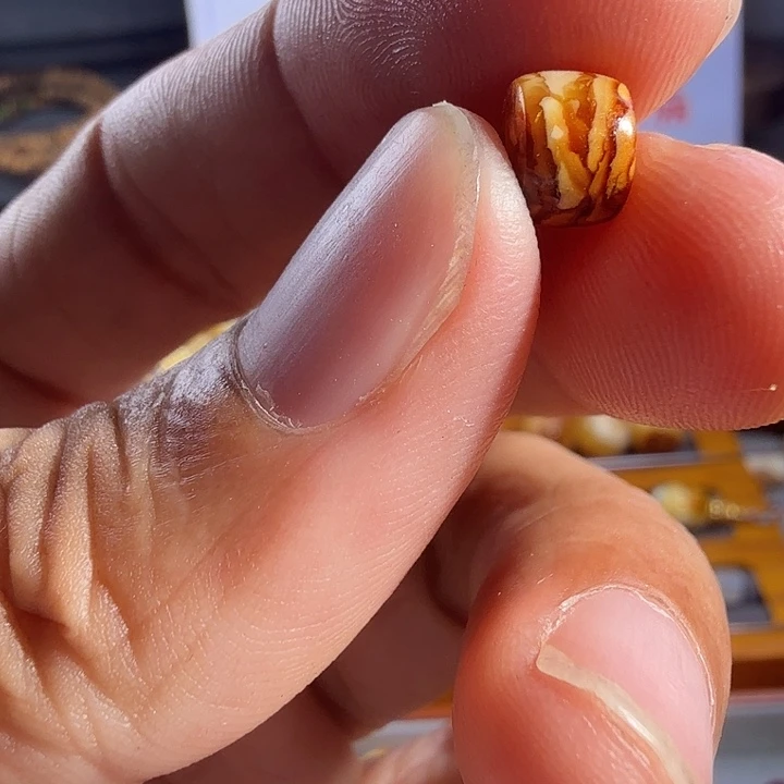 S***t琥珀未镶嵌珠宝奇石琥珀