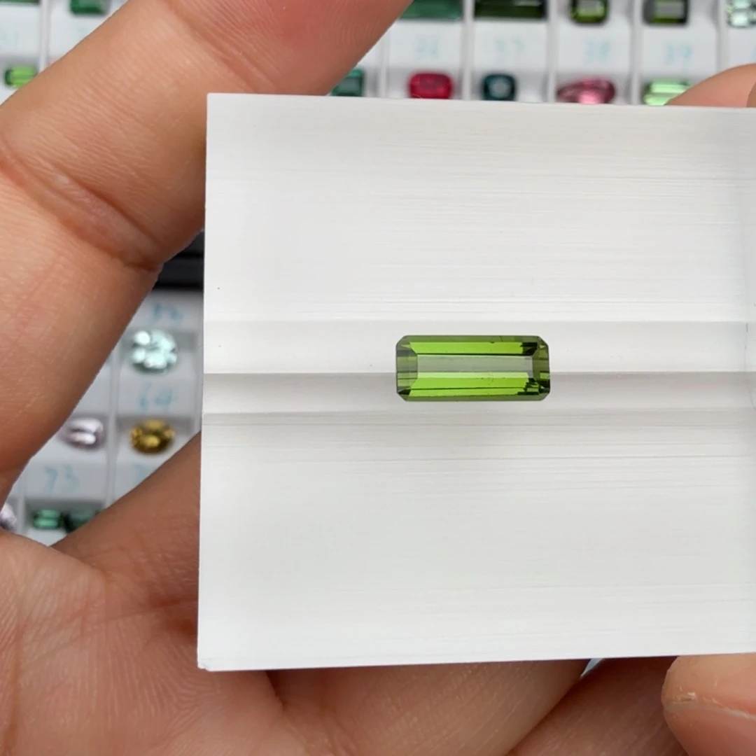 珠宝半成品碧玺未镶嵌天然1.64克拉