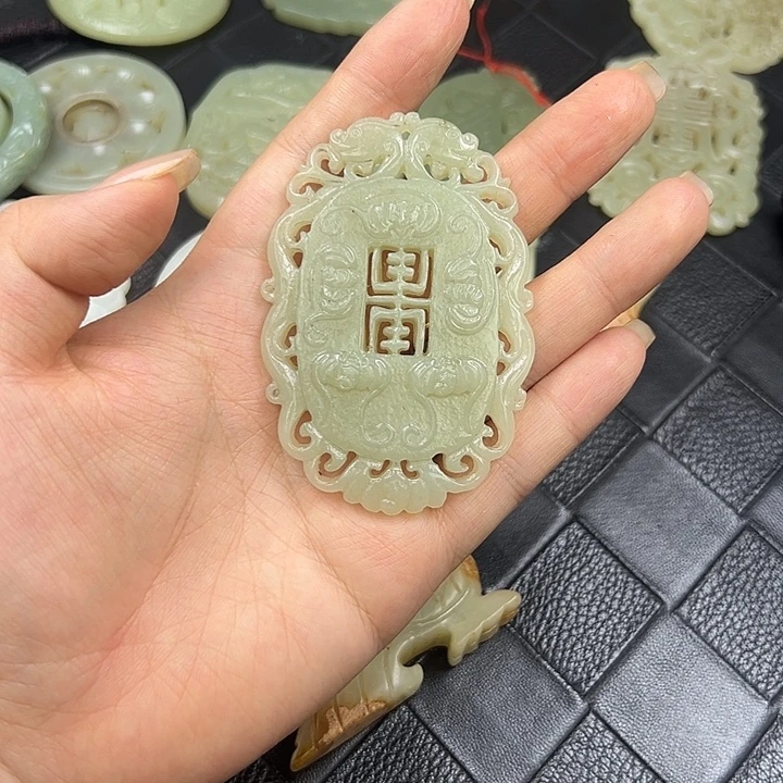 和田玉未镶嵌挂件
