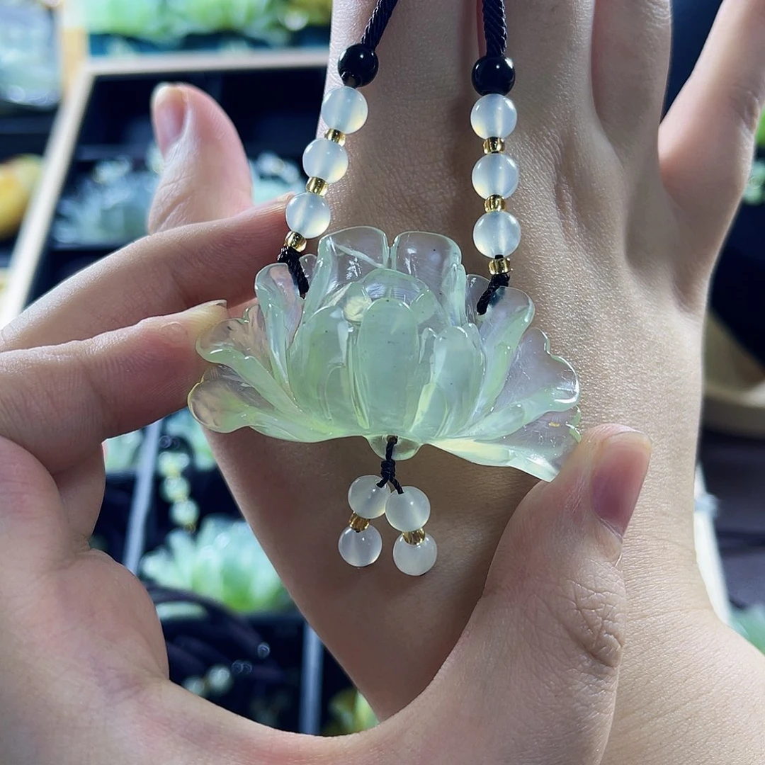 蛇纹石玉颈饰合金