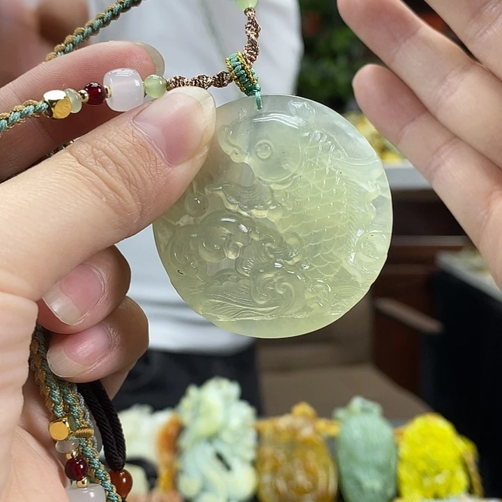 蛇纹石玉未镶嵌颈饰