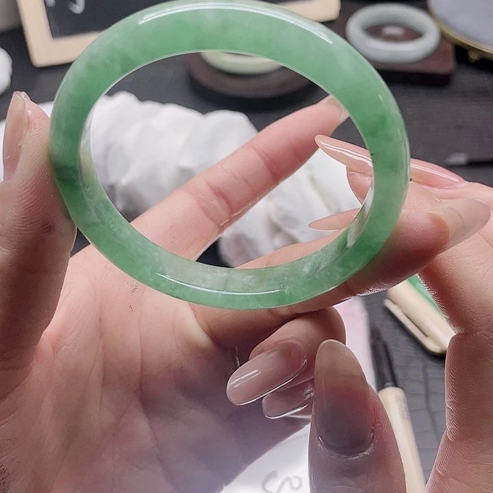 石英岩玉未镶嵌手镯82