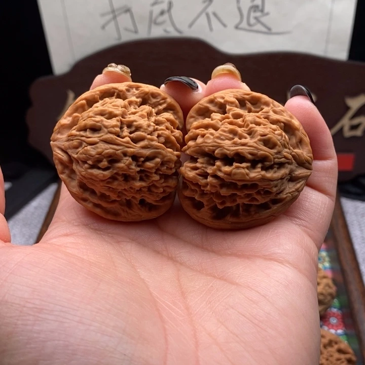 用***4文玩核桃吊坠南疆石