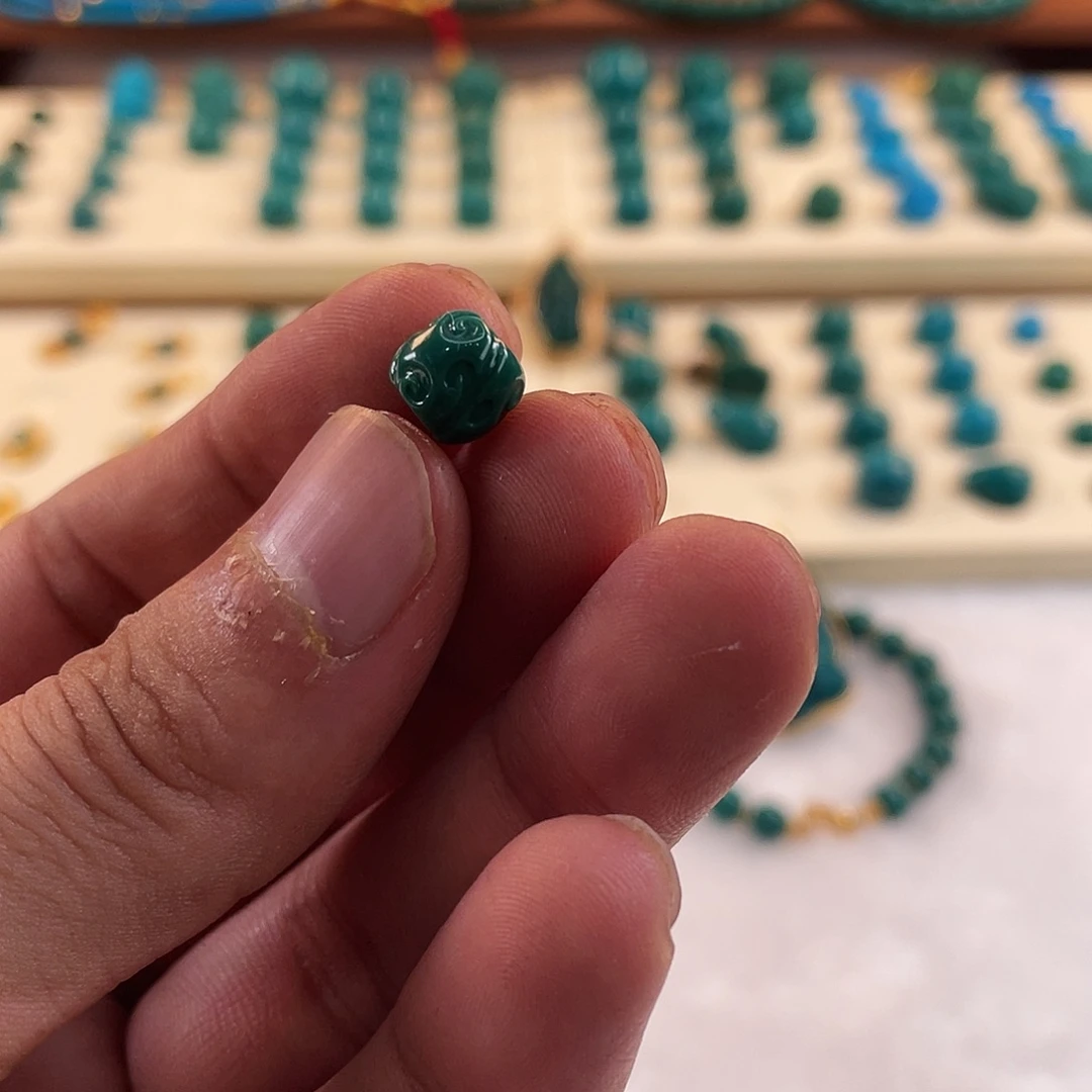 绿松石未镶嵌颈饰