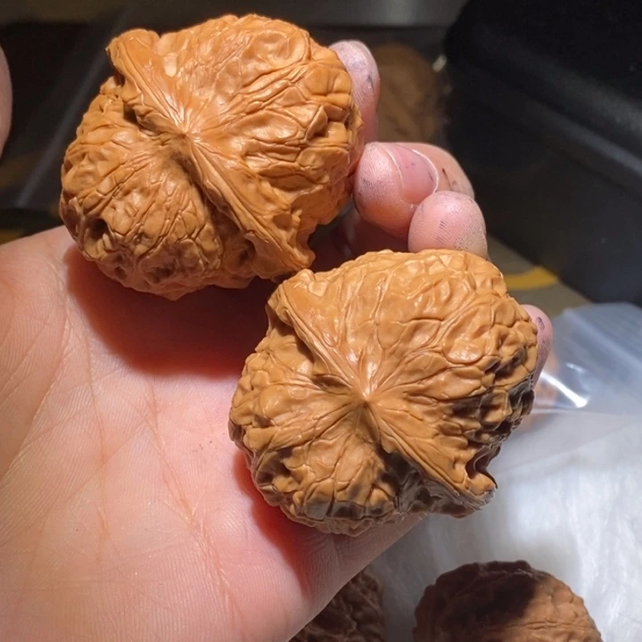 路***间吊坠桃核有修虫眼
