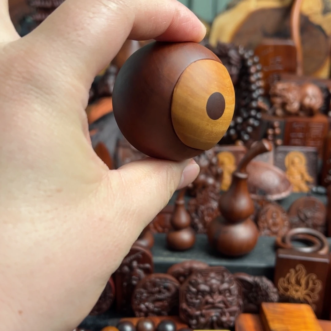 枣木上**谋雷击枣木阴阳珠