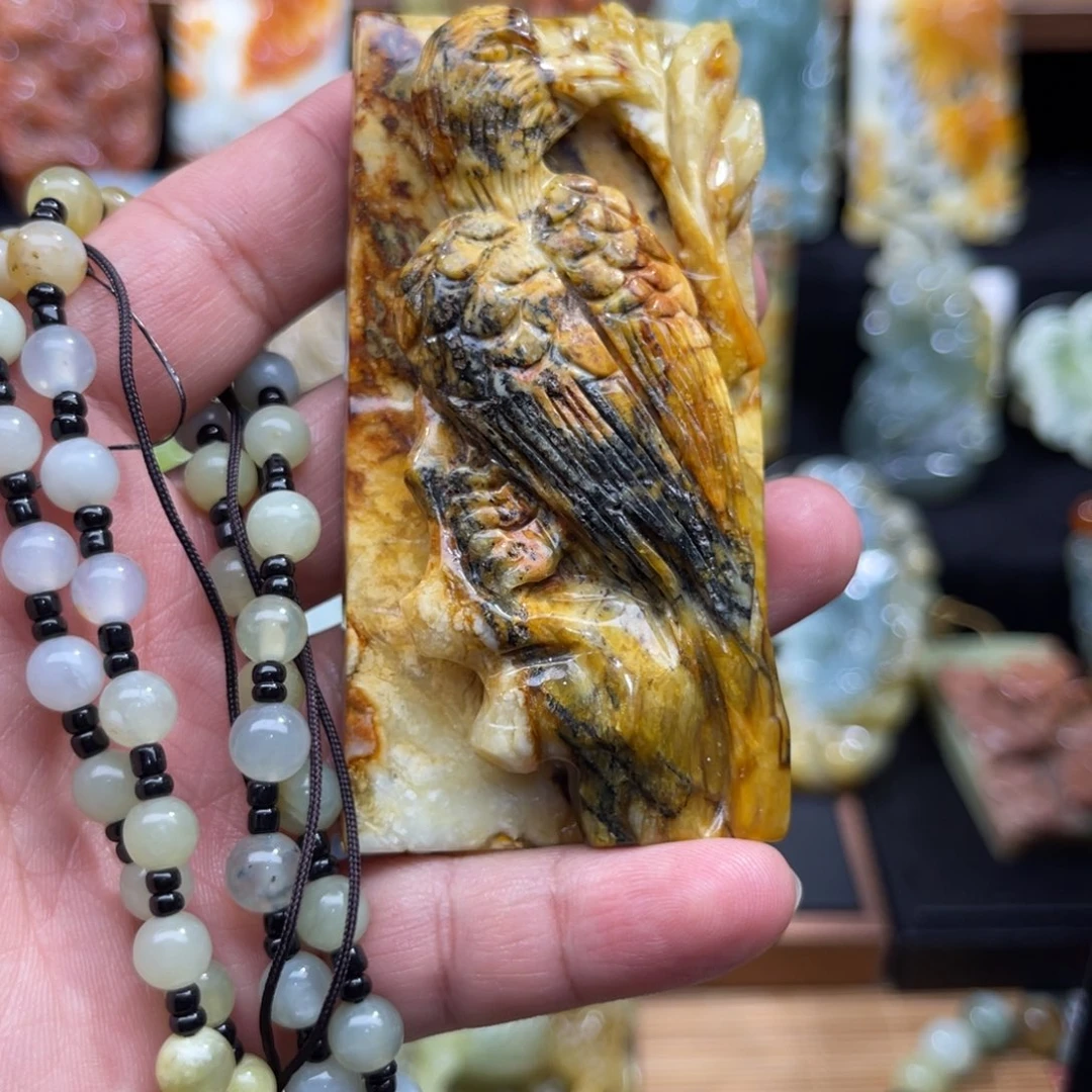 蛇纹石玉未镶嵌颈饰