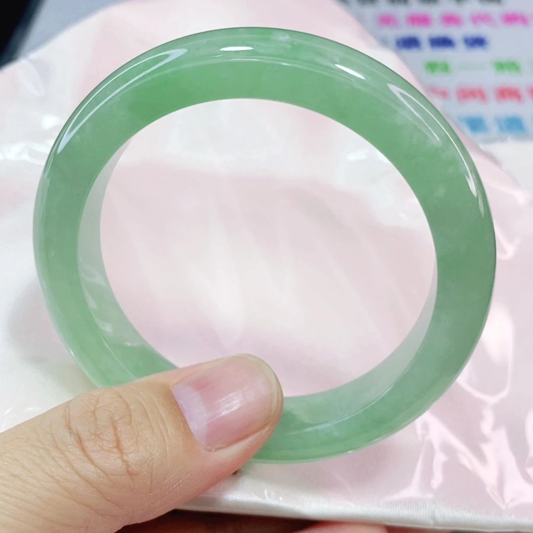 未镶嵌手镯翡翠彩****?54圈口