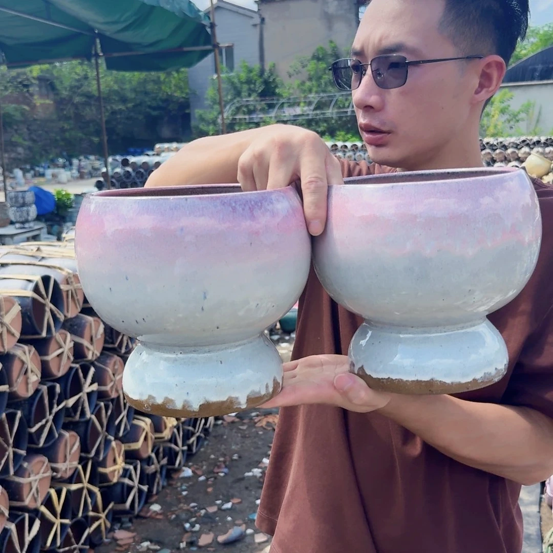 紫砂花盆口19高19（两个球粉
