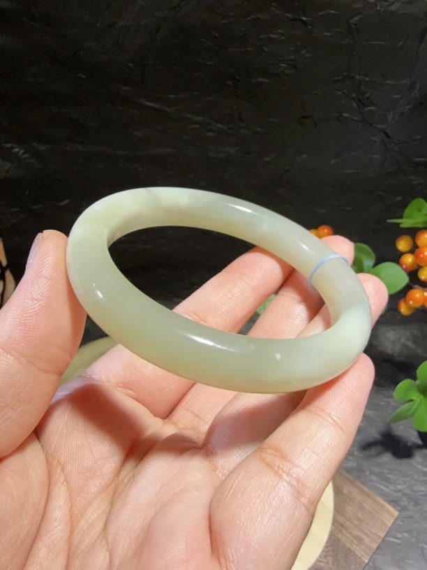 特色和田玉雪花冻料手镯～55.5