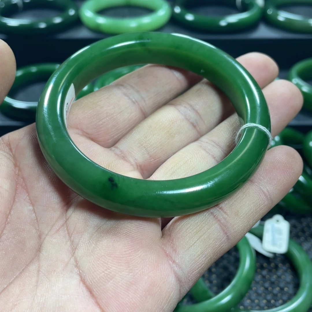 和田玉（碧玉）未镶嵌手镯