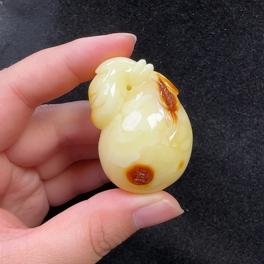 蜜蜡未镶嵌珠宝奇石
