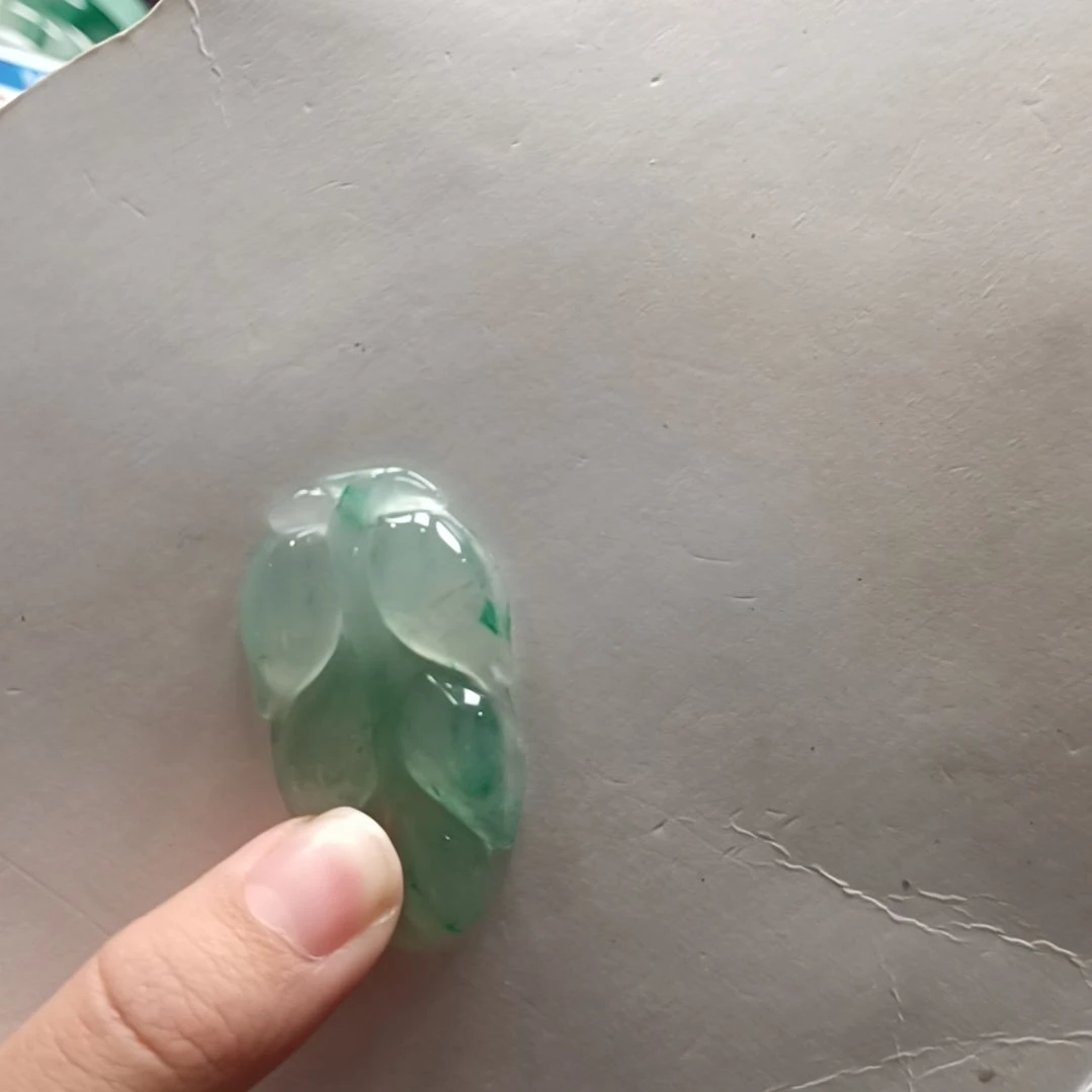 石英质玉（非洲翠）合金颈饰