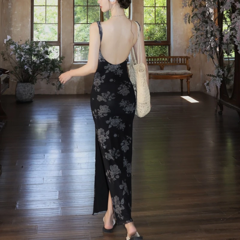 浪漫在逃度假人黑色弹力网纱露背印花长款连衣裙